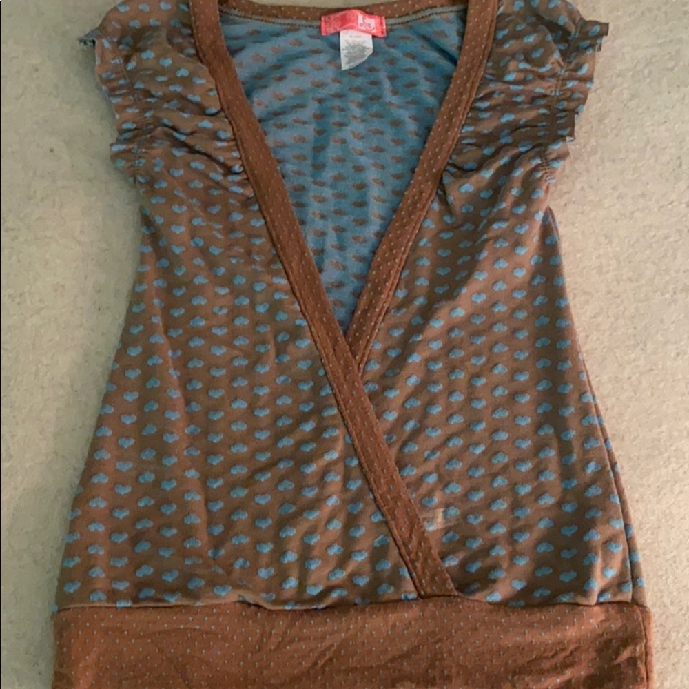 Open V Neck Heart Print Top